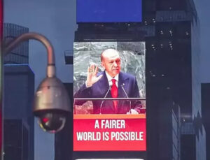 Cumhurbaşkanı Erdoğan’ın Küresel Adalet Mesajı Times Meydanı’nı Aydınlattı