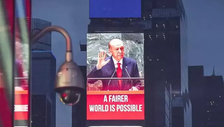 Cumhurbaşkanı Erdoğan’ın Küresel Adalet Mesajı Times Meydanı’nı Aydınlattı