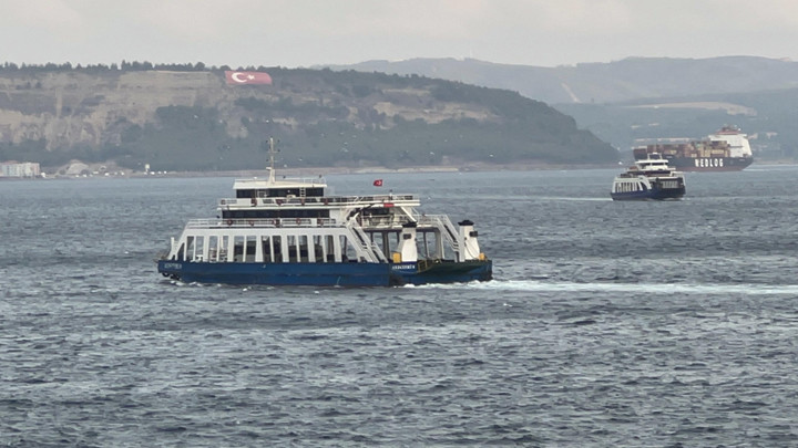 Kuzey Ege’yi Saran Şiddetli Fırtına Gökçeada Feribot Seferlerini Tamamen İptal Ettirdi