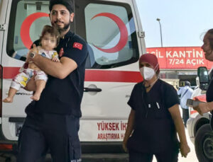 Bursa İnegöl’de 1 Yaşındaki Bebek Maraş Otu Yutunca Hastaneye Kaldırıldı
