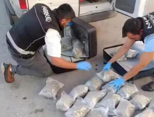 Mersin’de Kapsamlı Dron Destekli Narkotik Operasyonunda 35 Kilogram Skunk Yakalandı