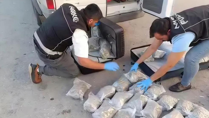 Mersin’de Kapsamlı Dron Destekli Narkotik Operasyonunda 35 Kilogram Skunk Yakalandı