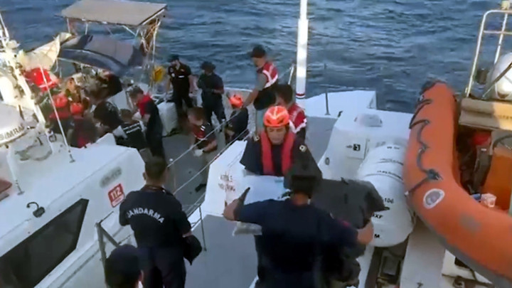 Muğla Açıklarında Dev Deniz Operasyonu 210 Kilogram Skunk Ele Geçirildi İki Şüpheli Gözaltında