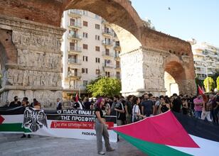Paok Taraftarları Avrupa Ligi Maçı Öncesi İsrail’e Karşı Güçlü Bir Protesto Gerçekleştirdi