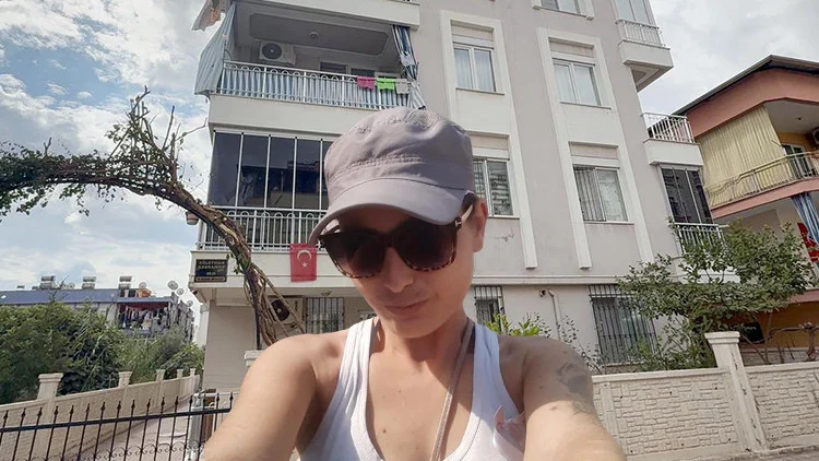 Antalya’da Cezaevinden Çıkan Kadın Arkadaşının Evinde Ölü Bulundu Uyuşturucu Şüphesi