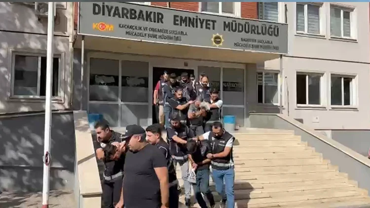 13 İlde Büyük Silah Kaçakçılığı Operasyonunda 19 Kişi Cezaevine Gönderildi
