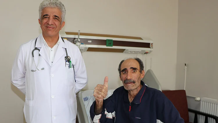 Ameliyat Korkusuyla Üç Yıl Geciktirilen Akciğer Tümörü 3 Kilonun Üzerine Çıktı