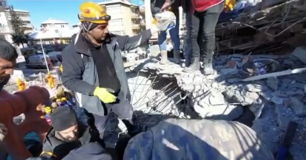 40 Kişinin Öldüğü Deprem Davasında Müteahhitte 15 Yıl Hapis Cezası Ertelendi