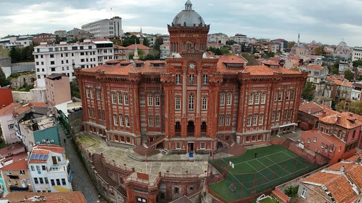 571 Yıllık Fener Rum Okulu Güçlendirme Maliyetini Karşılayamayınca Tahliye Ediliyor