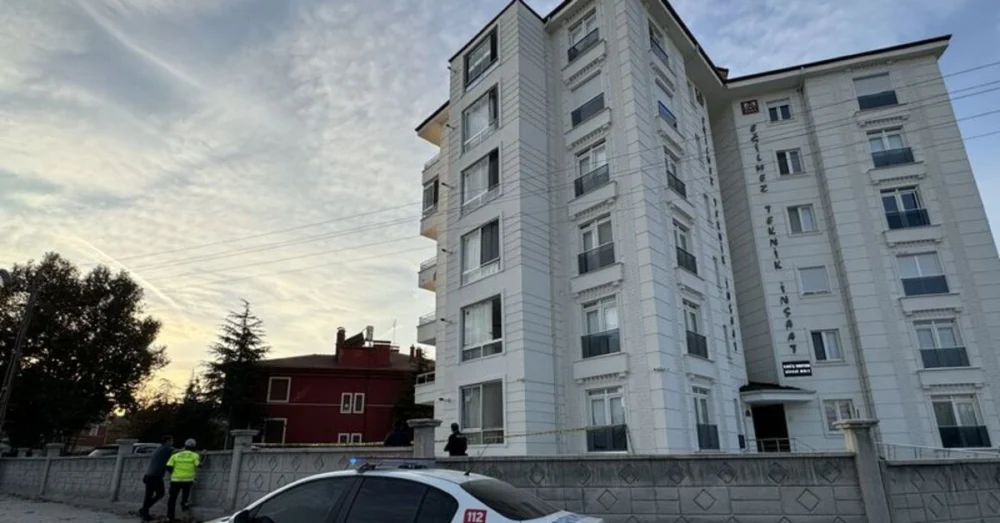 Cumhuriyet Mahallesi’nde 5’İnci Kattan Düşen Öğretmen Ebru Koçak Hayatını Kaybetti