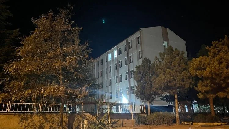 Niğde’de Pansiyonda Pasta Zehirlenmesi Şüphesiyle 6 Öğrenci Hastanelik Oldu