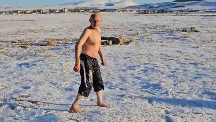 78 Yaşındaki Zeki Ustaoğlu’nun Sibirya Soğuklarında Hayrete Düşüren Sağlık Sırrı Ortaya Çıktı