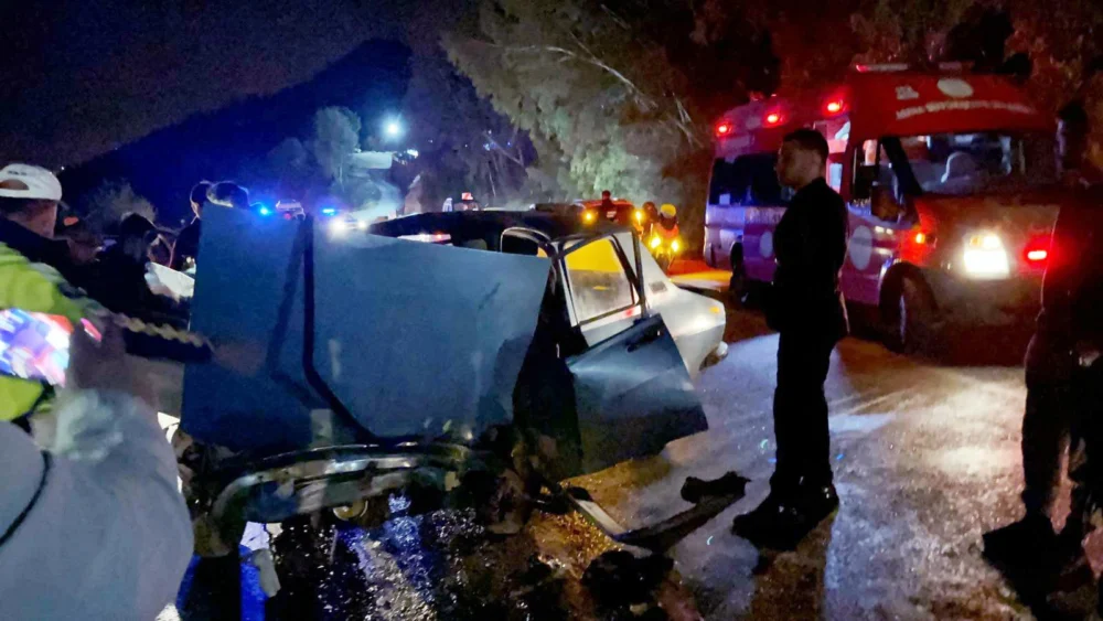 Adana’da İki Otomobilin Kafa Kafaya Çarpıştığı Kazada Yedi Kişi Yaralandı