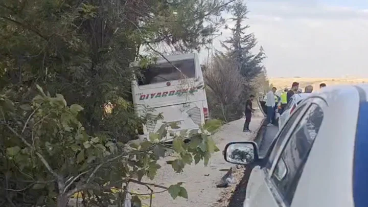 Adıyaman Kahta Yolunda Yolcu Otobüsü Ve Otomobilin Çarpışmasıyla Aynı Aileden Dört Kişi Yaşamını Yitirdi