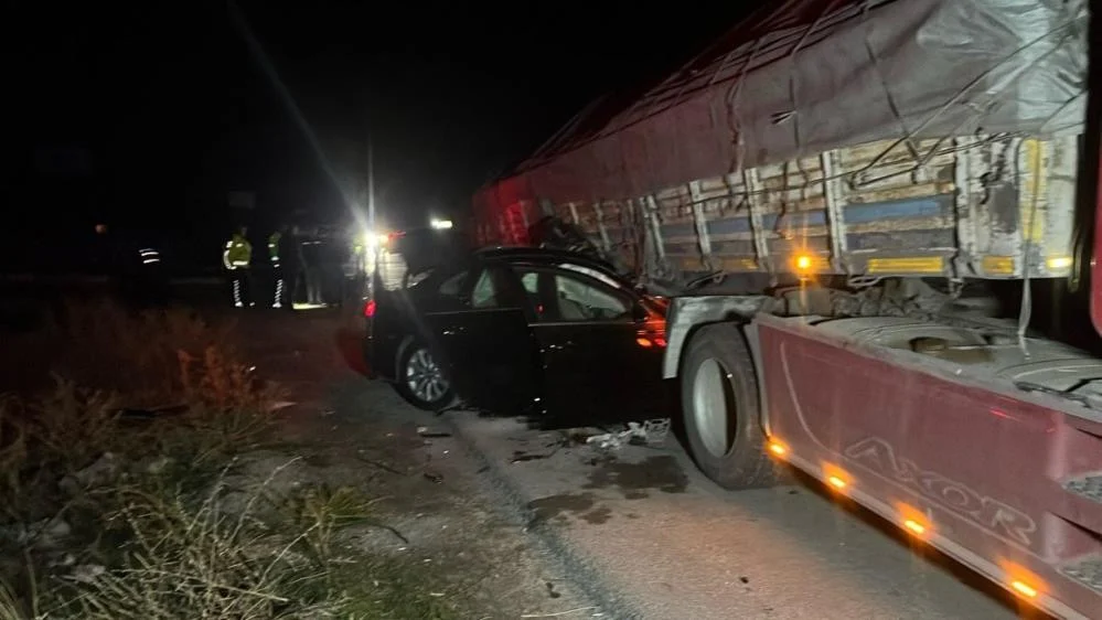 Afyonkarahisar’da Tır Otomobil Çarpışmasında İki Can Yitirildi İki Kişi Yaralandı