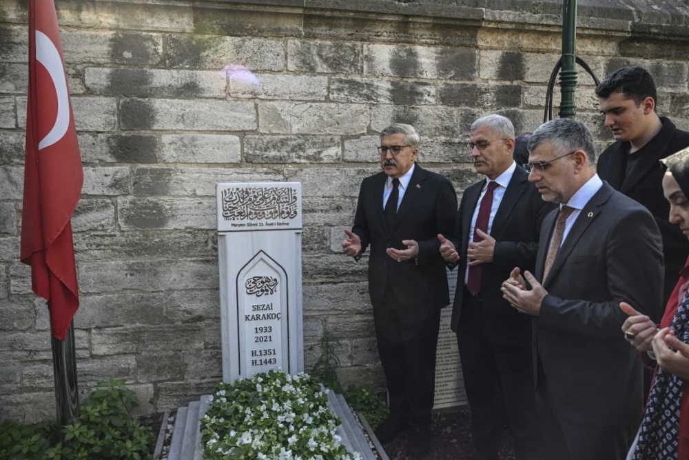 Ak Parti Kültür Ve Sanat Başkanlığı Sezai Karakoç Ve Varank’ı Kabirleri Başında Andı