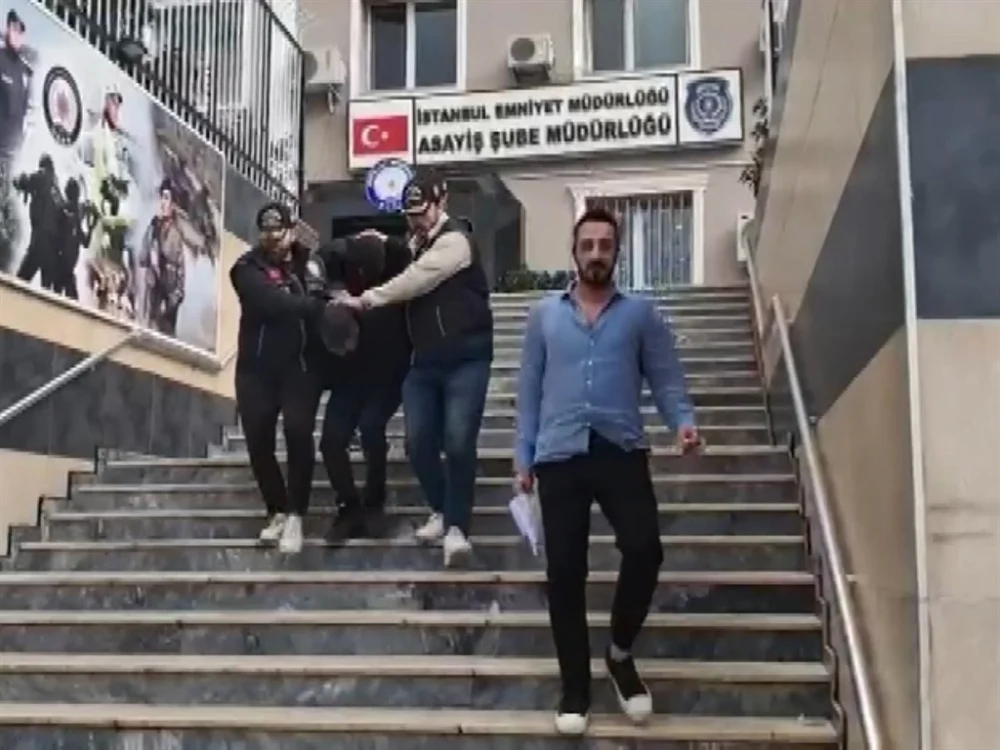 Akraba Azmettirmesiyle Evine Giren Soyguncudan Camdan Atlayarak Kurtuldu