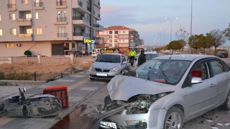 Aksaray’da Yüksek Promilli Sürücü Üç Araca Çarparak Hastanede Morga Götürülmeyi Talep Etti