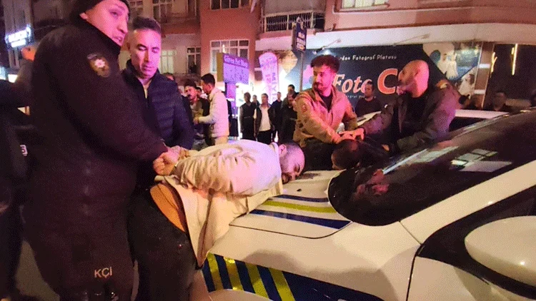 Aksaray’da Alkollü Sürücü Yakınları Kimlik İsteyen Şube Müdürüne Tekme Attı