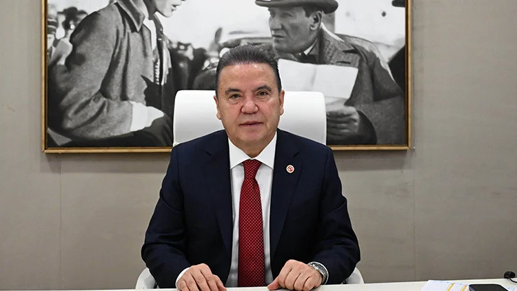 Muhittin Böcek Rahatsızlanarak Hastaneye Sevk Edildi Ameliyat Kararı Önceden Alınmıştı