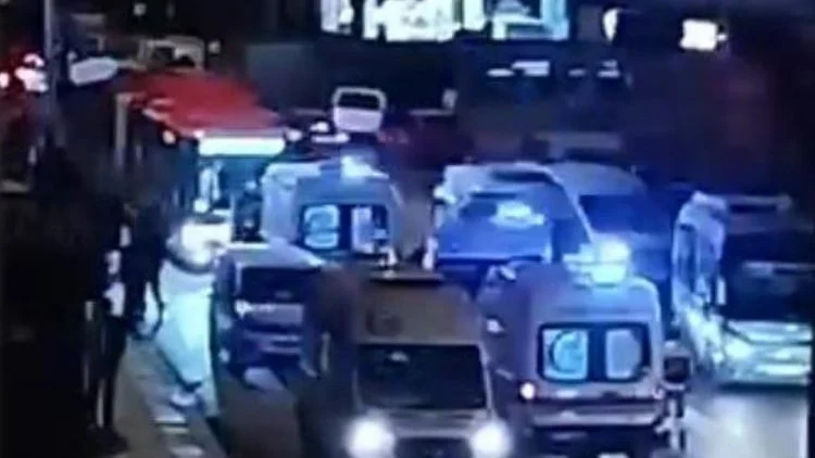 Ankara’da Otobüs Durağına Dalan Otomobil 6 Kişinin Yaralanmasına Neden Oldu