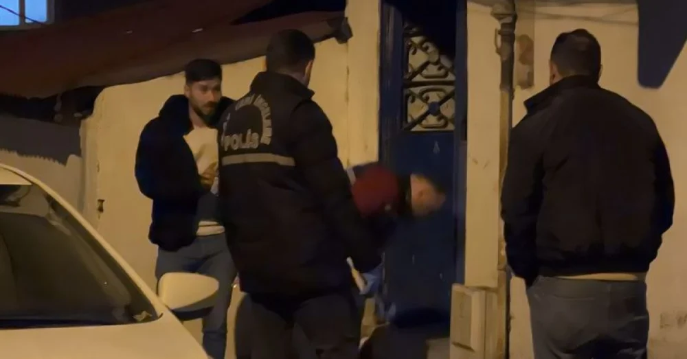 Arnavutköy’de Aileye Silahlı Gasp Dehşeti Küçük Çocuğun Ağzı Bantlandı