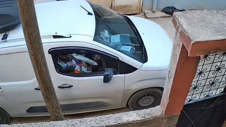 Adana’da Kargo Görevlisinin Paketi Fırlatma Anı Güvenlik Kamerasına Yansıdı