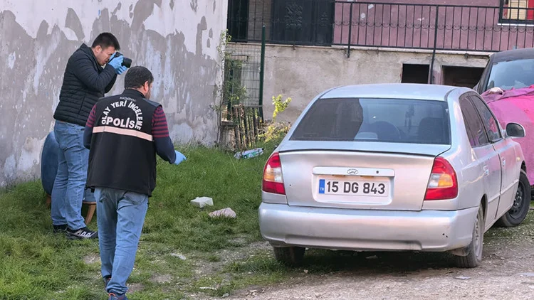 Arkadaşına Emanet Edilen Araca İsabet Eden Kurşunlar Sahibini Şaşkına Çevirdi