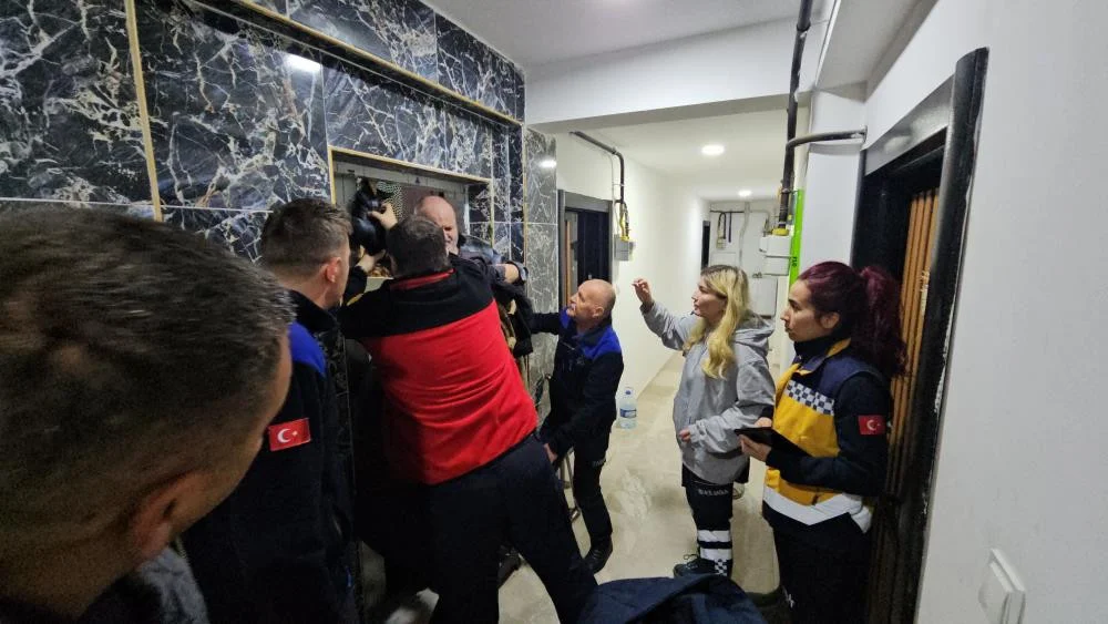 Kırklareli’nde Asansörde Mahsur Kalan Astım Hastası Vatandaş 45 Dakika Sonra Kurtarıldı