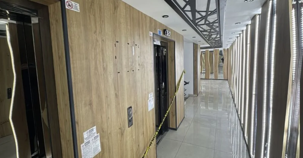 Tarsus’ta 7 Kattan Düşen Asansörde Genç Kadın Feci Şekilde Can Verdi