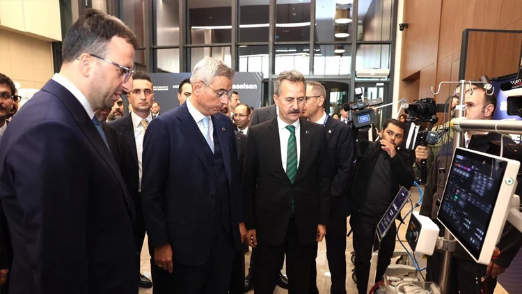 ASELSAN Sağlık Bakanlığına Healthview Mobil Dijital Röntgen Cihazını Teslim Etti