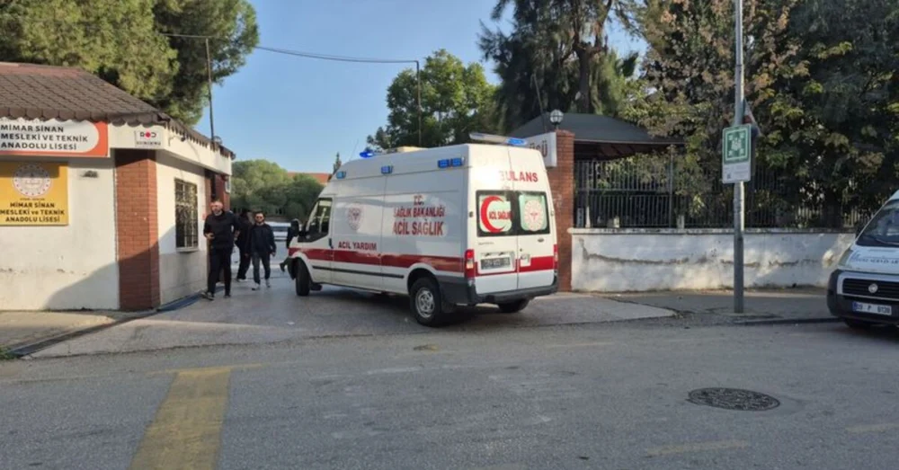 Aydın’da Lise Bahçesinde Yaşanan Bıçaklı Kavgada İki Öğrenci Yaralandı