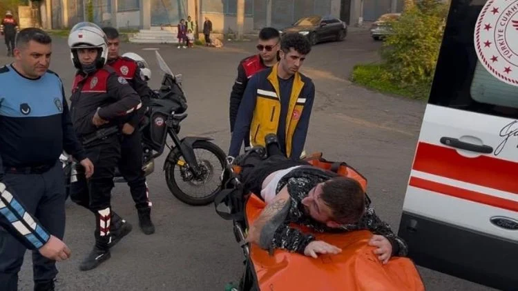 Montunu Vermeyen Genç Sırtından Ve Kalçasından Bıçaklandı Bir Şüpheli Gözaltında