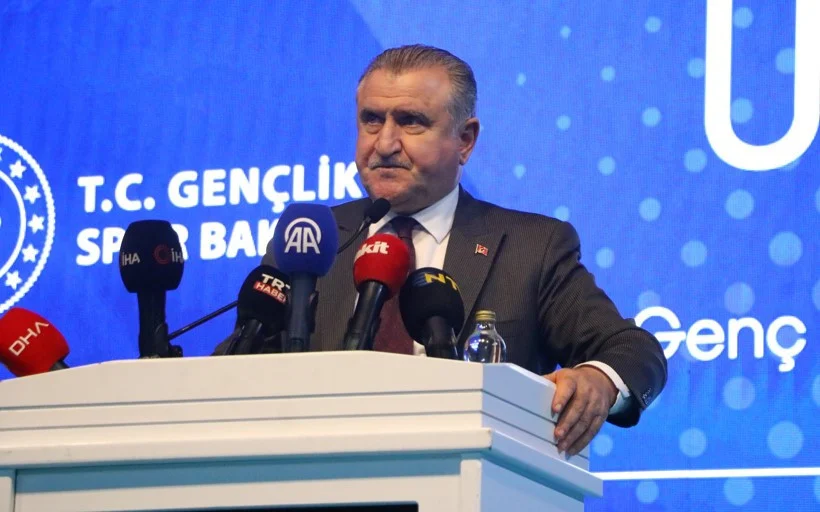 Bakan Bak Türkiye Yüzyılı Gençlerin Güçlü Liderliğiyle Yükselecek