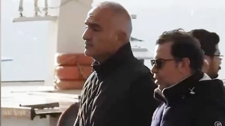 Bakan Mehmet Nuri Ersoy’un Bebek Sahilindeki Dikkat Çeken Yürüyüşü