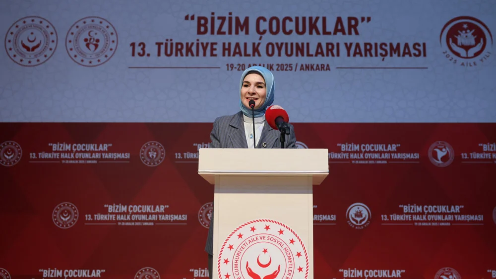 Bakan Göktaş 13Üncü Bizim Çocuklar Halk Oyunları Yarışması Açılışında Çocuklarla Buluştu