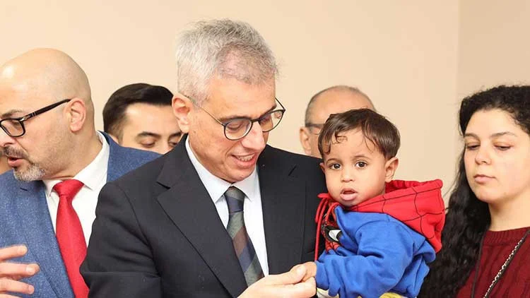 Bakan Memişoğlu, Kahire’de Filistinli hastaları ziyaret etti