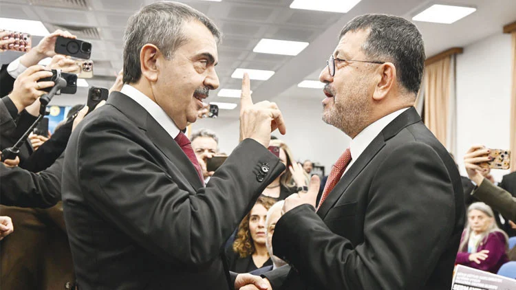 Bakan Tekin Eğitimde Öğretmen Başına Düşen Öğrenci Sayısının 15’E Gerilediğini Bildirdi