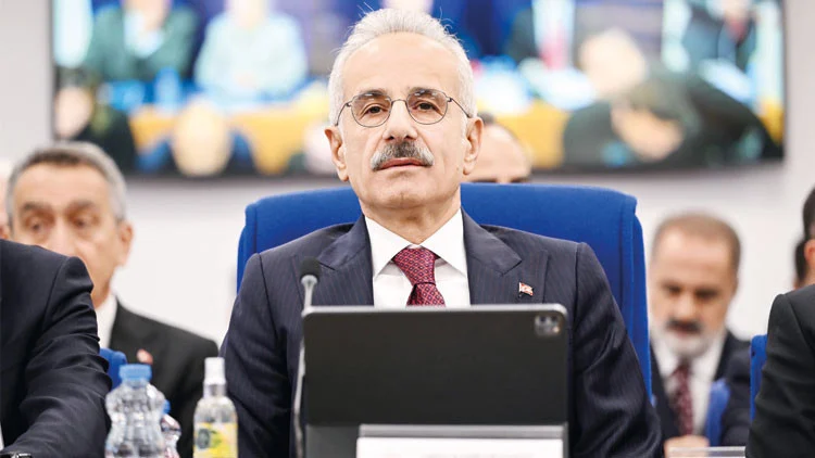 Gebze Bina Çökmesinde Metro Bağlantısı İddialarına Bakan Uraloğlu’ndan Net Yanıt