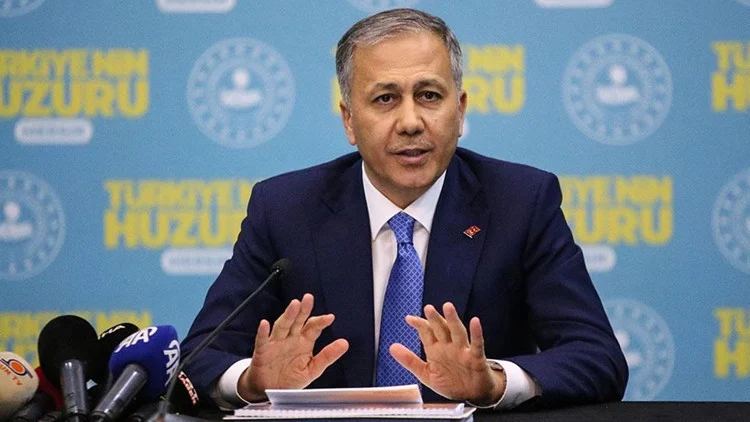 İçişleri Bakanı Yerlikaya Göçmen Kaçakçılığı Şebekelerine Yönelik Geniş Çaplı Operasyonları Açıkladı