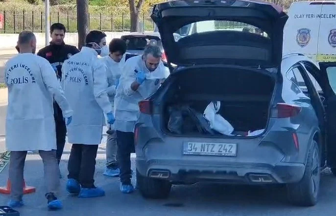 Bakırköy’de Otomobile Silahlı Saldırı Bir Kişinin Hayatına Mal Oldu