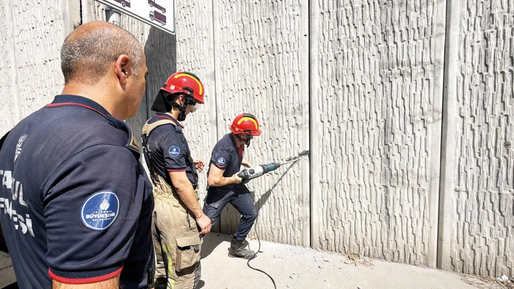 Tünel Duvarında Mahsur Kalan Kişi 6 Saatlik Operasyonla Kurtarıldı