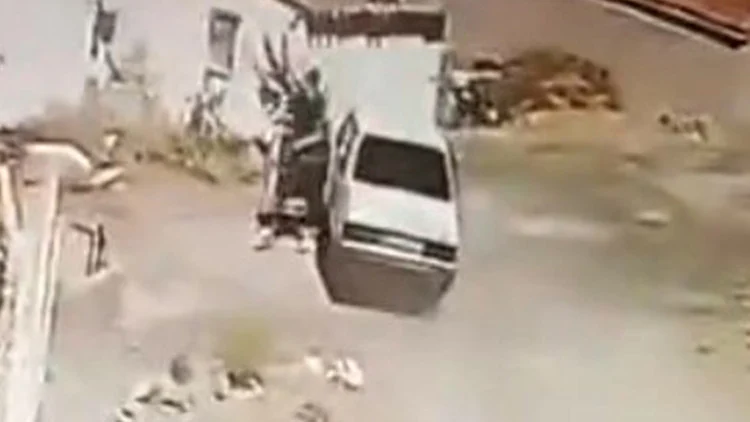 Aksaray’da Genç Sürücü Hareket Halindeki Aracında Yılan Görünce Panikle Dışarı Atladı