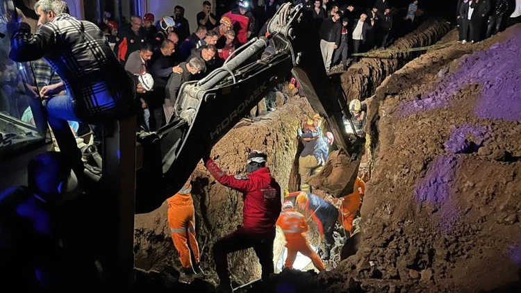 Bursa’da Kanalizasyon Çukuru Kazısında Meydana Gelen Göçükte İki Kişi Yaşamını Yitirdi