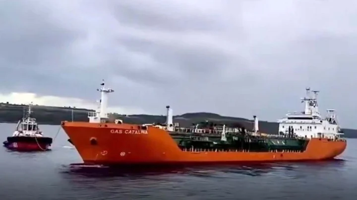 Çanakkale Boğazı’nda Makine Arızası Yapan Geminin Akıntıyla Sürüklenmesi Önledi