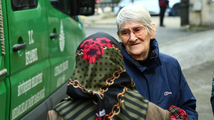 Canan Karatay’ın 47 Yıllık Hayat Arkadaşı Ali Başak Karatay Son Yolculuğuna Uğurlandı