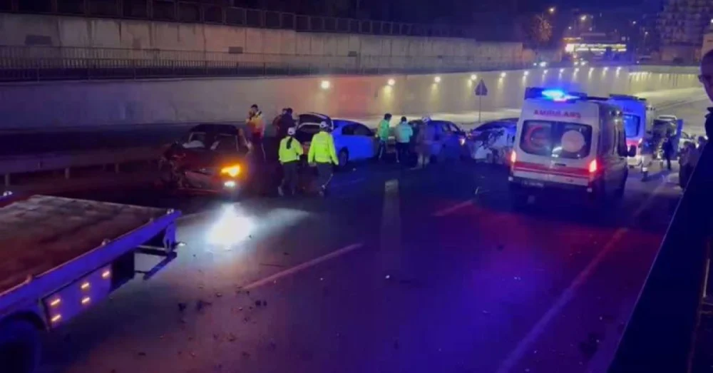 Çekmeköy’de Yedi Araçlık Zincirleme Trafik Kazası Yedi Kişiyi Yaraladı