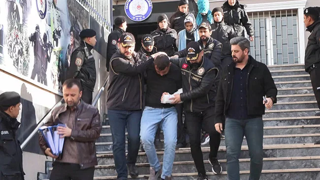 Çekmeköyde Özel Harekat Polisi Albayrakın Şehit Düştüğü Operasyonda Ailesi Tutuklamaya Sevk Edildi