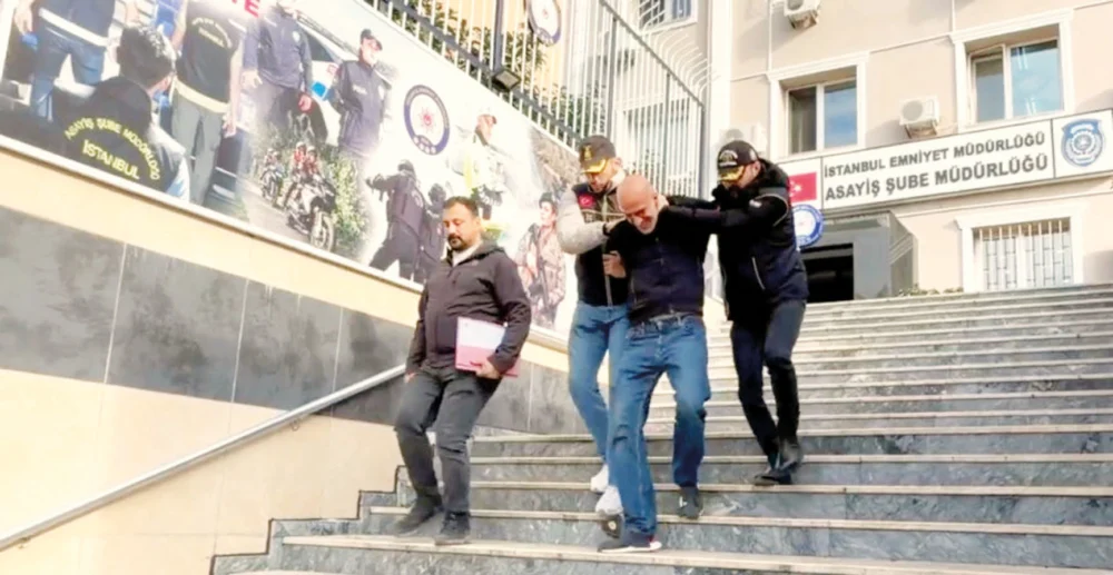 Cinayet Firarisi 14 Yıl Sonra Maske Kullanarak Saklanırken Polisin Takibi Sonucu Yakalandı