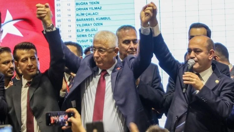 CHP Antalya İl Kongresi’nde Nail Kamacı Güven Tazeleyerek Yeniden Başkan Oldu